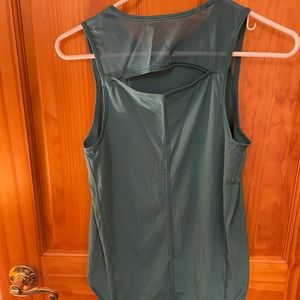 Lulu lemon tank sz4